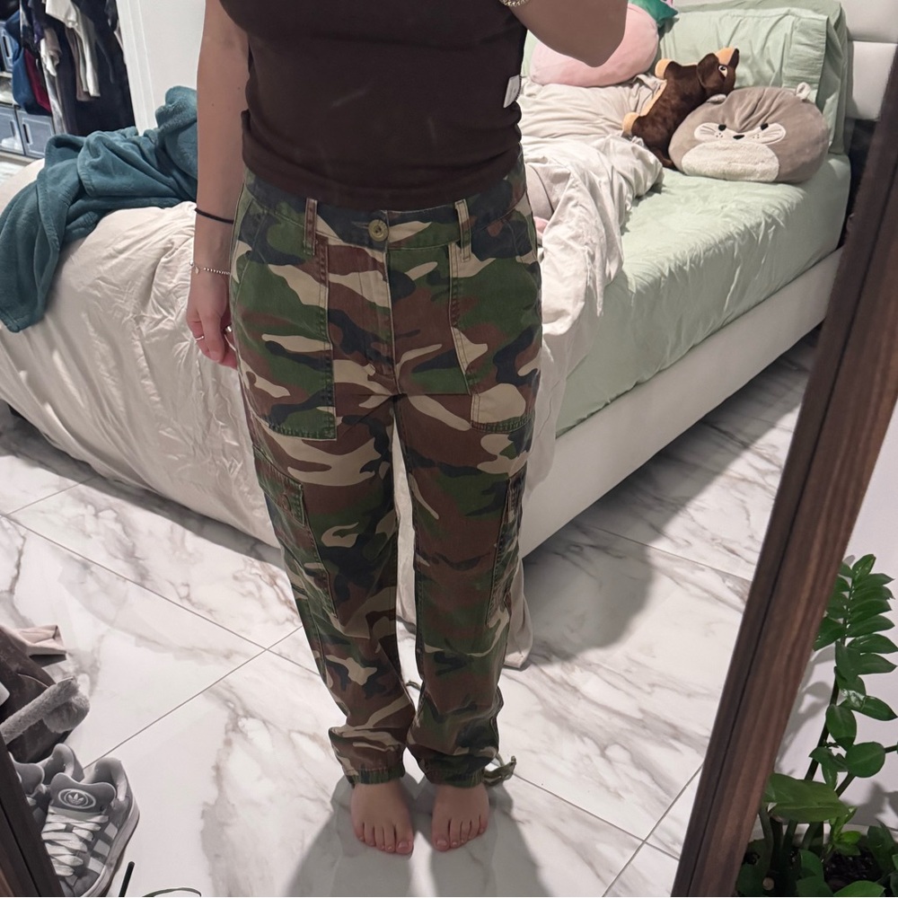 Size 4 Urban Outfitters Camouflage Cargo Pants
